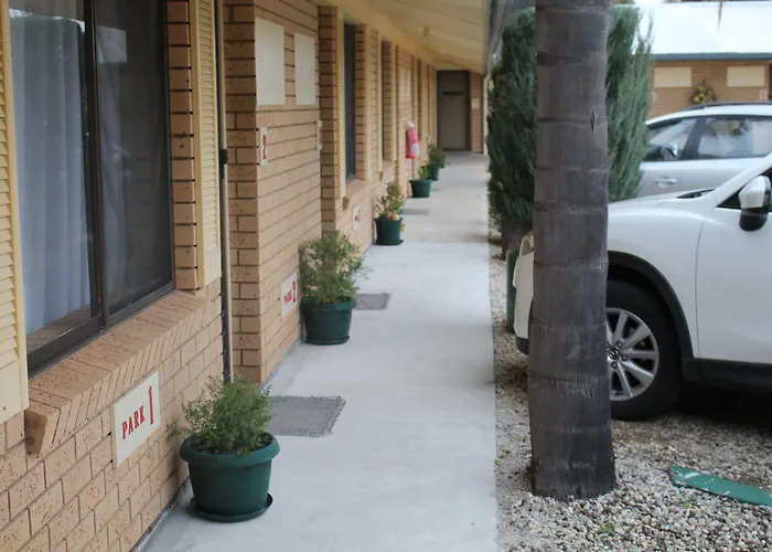 Lone Pine Motel