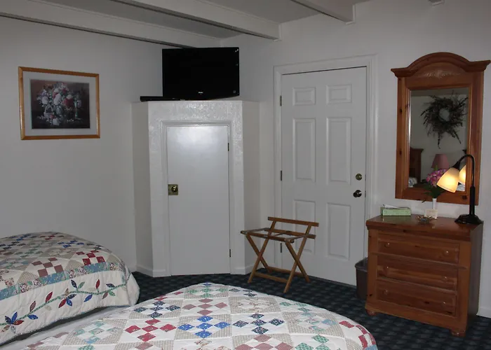 Barewood Inn & Suites