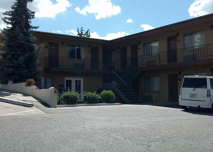 Heritage House Motel
