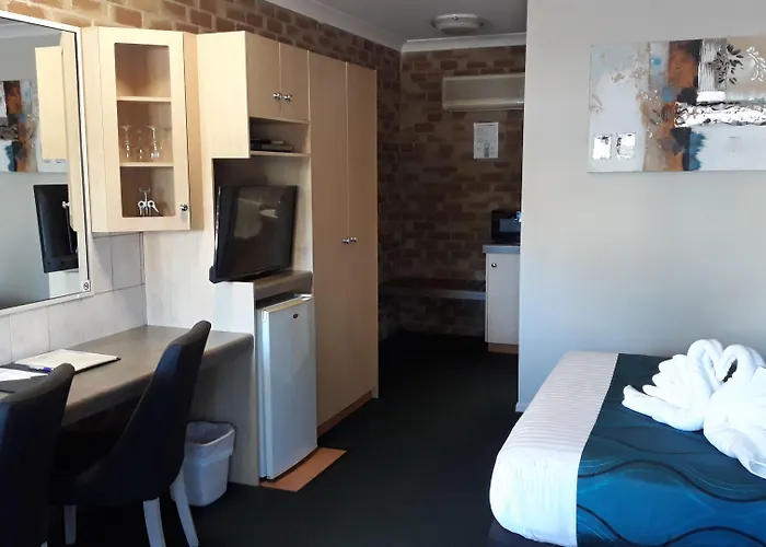 Country Gardens Motor Inn