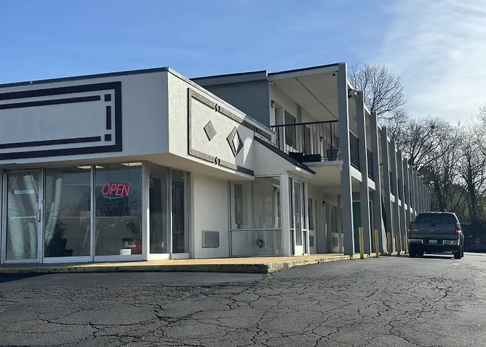 Red Carpet Inn & Suites - Danville