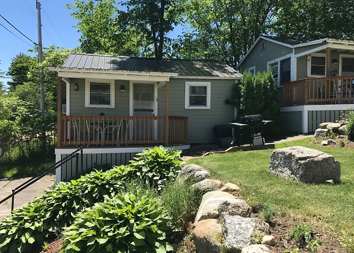 The Lakeview Inn & Cottages