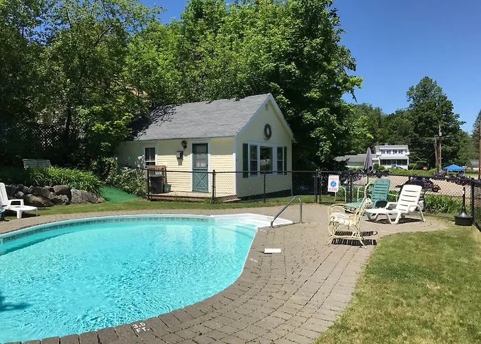 The Lakeview Inn & Cottages