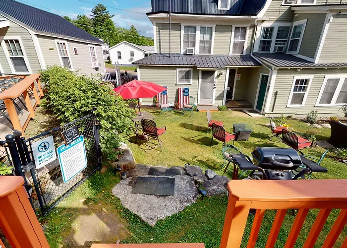 The Lakeview Inn & Cottages