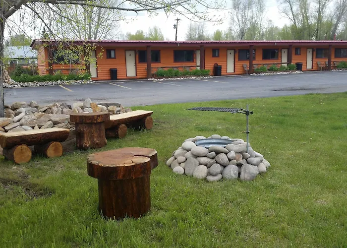Long Holiday Motel