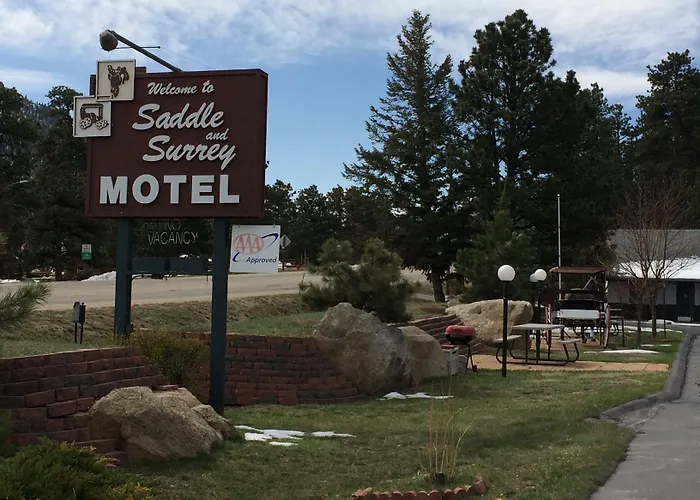 Saddle & Surrey Motel