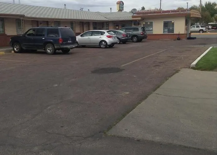 Ski'S Western Motel