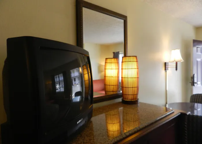 Maple Leaf Inn & Suites