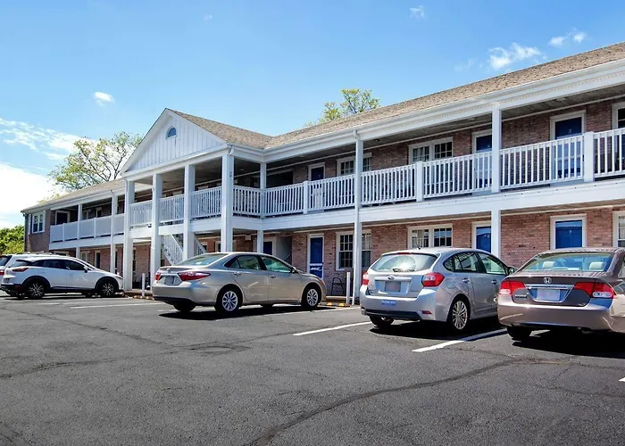 Cape Cod Harbor House Inn