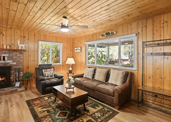 Tranquil Retreat With Fenced Backyard, Hot Tub & Bar