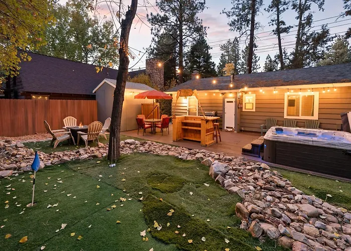 Tranquil Retreat With Fenced Backyard, Hot Tub & Bar