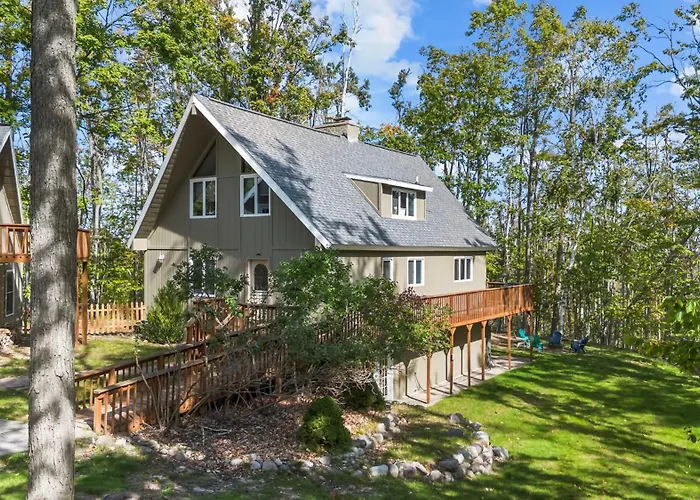 Game Room Cabin Pool & Winter Hot Tub Access