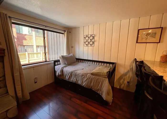 Msrc101 - Walk-To-Lifts Condo With Hot Tub, Dog Friendly