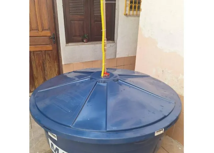 Quarto UP perto do Centro e Praias AR TV Wifi Cozinha Lavadora