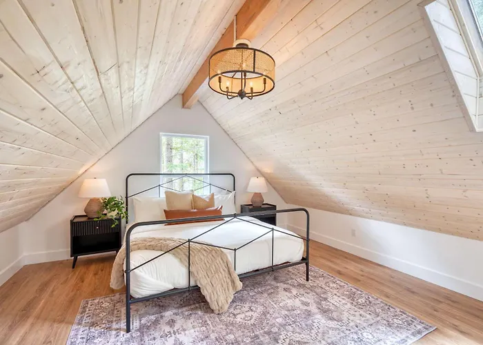 Mt Hood Log Cabin! Fresh Remodel With Airstream 2