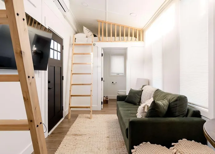Stay Portland - The Graffiti Alley Tiny House - Food, Art & Beer
