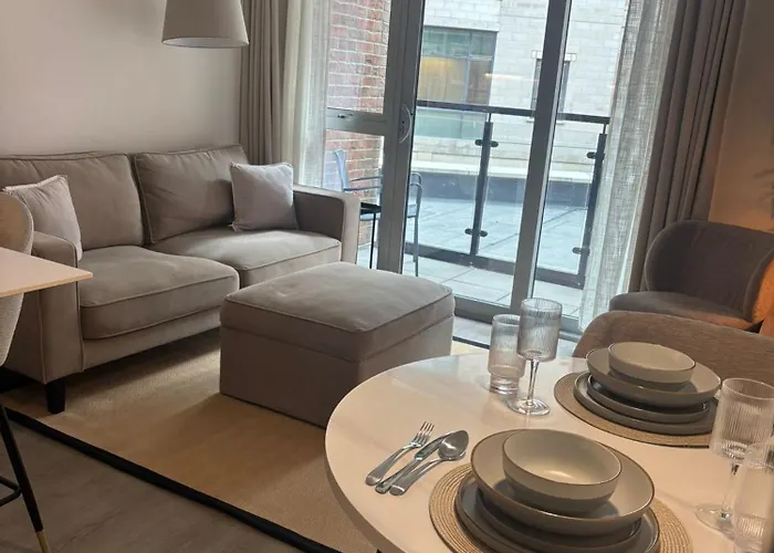 Entire Prestige Apartment In Poole Quay - Free Parking, Fast Wifi, Smart Tv & Netflix