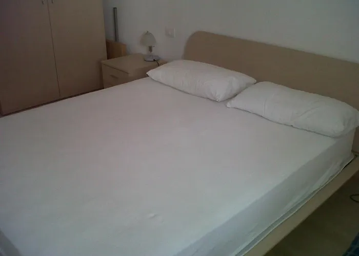 Moderno Appartamento E Ampio Garage In Centro