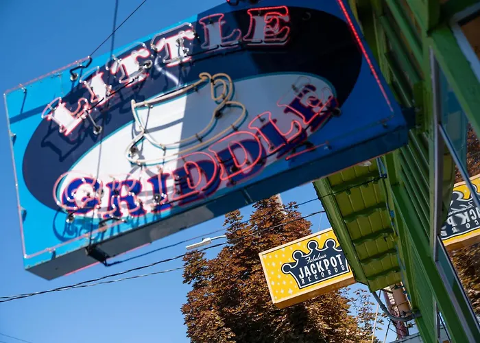 Stay Portland - Bright Studio Apartment - Food Carts & Local Shops