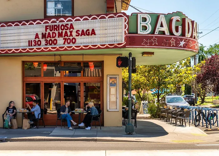 Stay Portland - Bright Studio Apartment - Food Carts & Local Shops