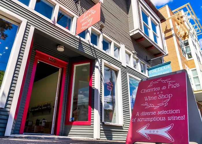 Stay Portland - The Graffiti Alley Tiny House - Food, Art & Beer