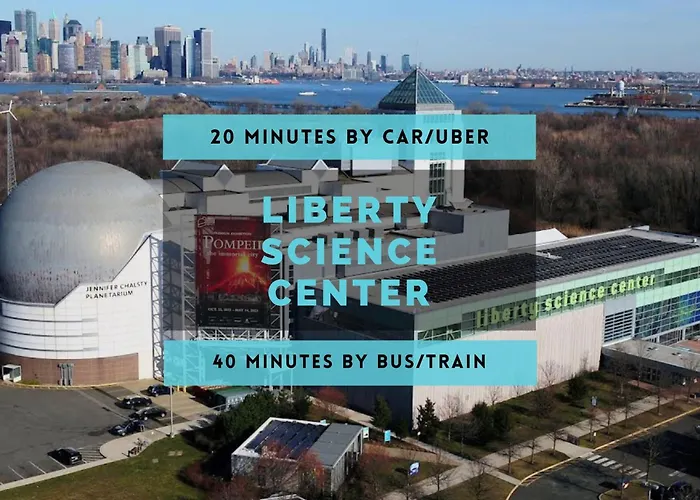 Hoboken Hideaway - Walk To Transit - 15 Mins To Nyc - Sleeps 6 Comfortably