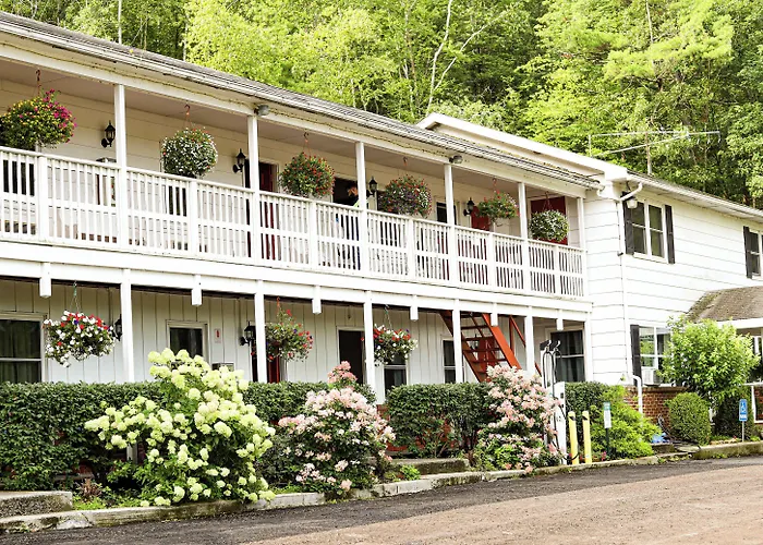 Chatham Travel Lodge