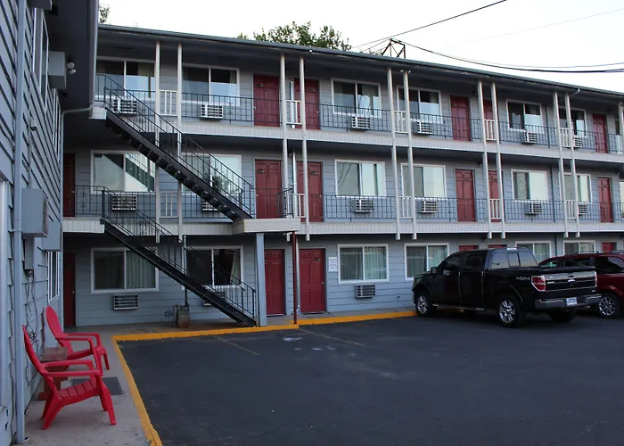 Cougar Land Motel