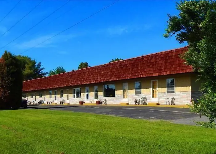 Maciver'S Motel And Camp