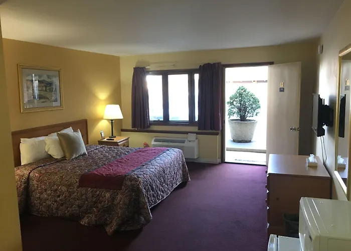 Midway Inn & Suites