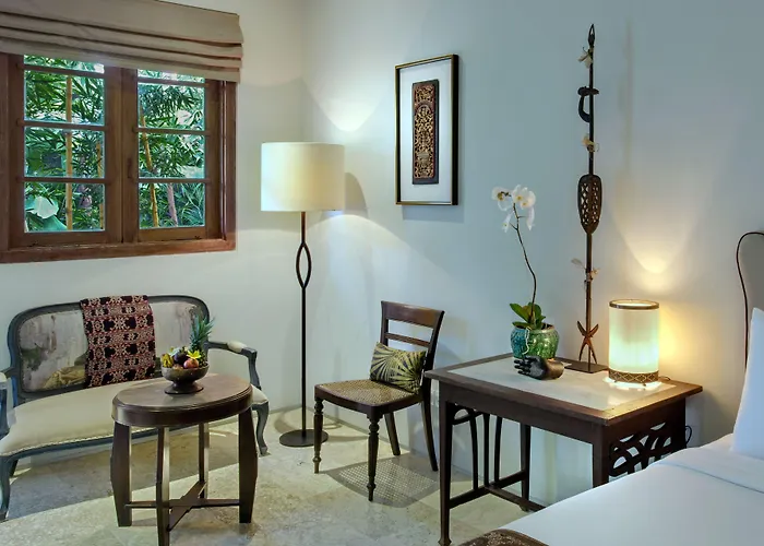 Room & Vespa 3 - Relaxing Stay Center Seminyak