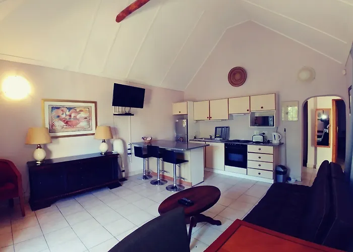 Winelands Villa Guesthouse And Cottages