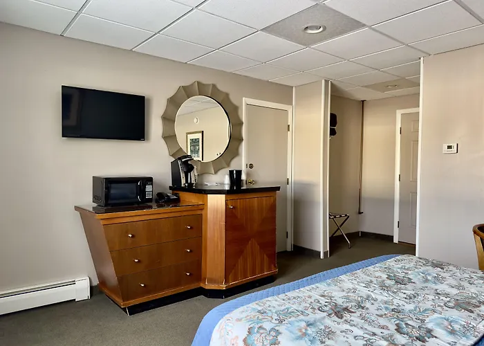 Colonial Valley Motel