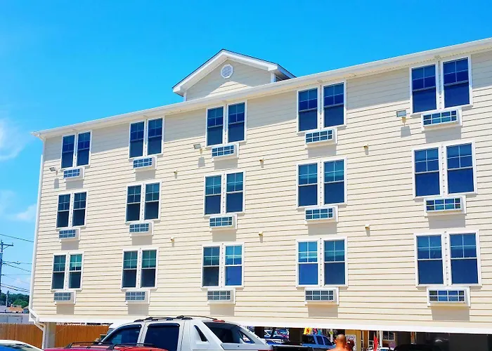 Misquamicut Beach Front Inn