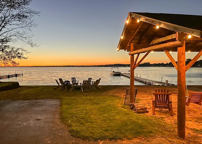 Shawano Lake Cabin W/ Boat Dock!