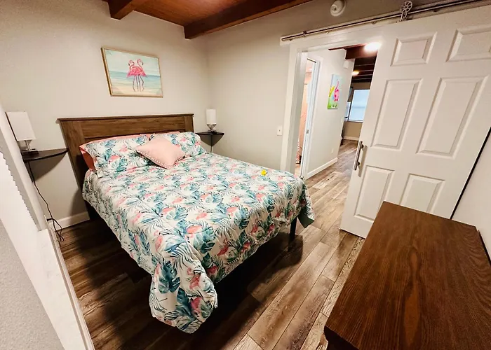 Cottage 32, Flamingo Bungalow - Dora Canal Court - A Downtown, Waterfront Community