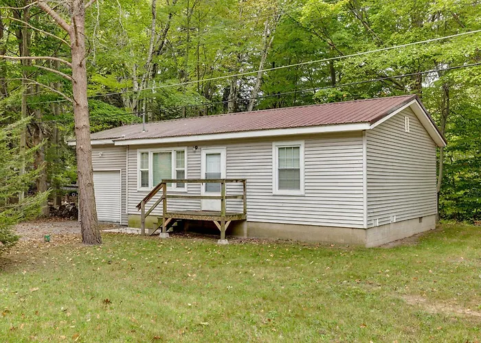 Ludington Cottage W/ Lake Views & Boat Parking