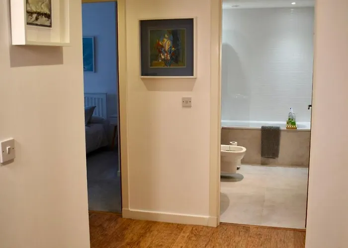 Private Room And Bathroom In Shared Flat With Parking