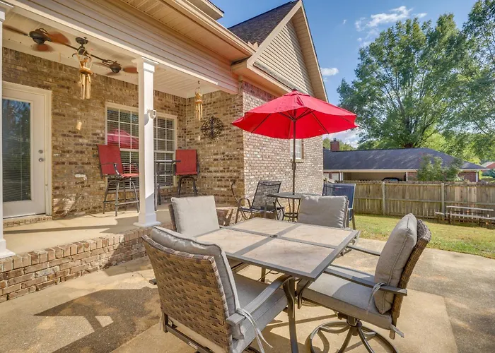 7 Mi To University Of Alabama: Family Home W/ Yard