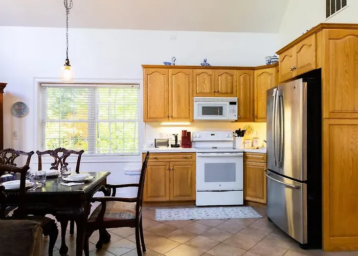 Conway Lake Charm - Beautiful Waterfront Community