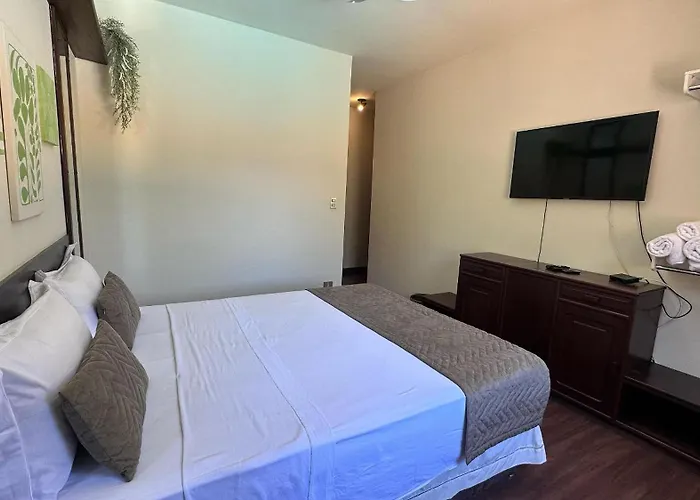 Quarto Elegante - Casa com piscina no Centro