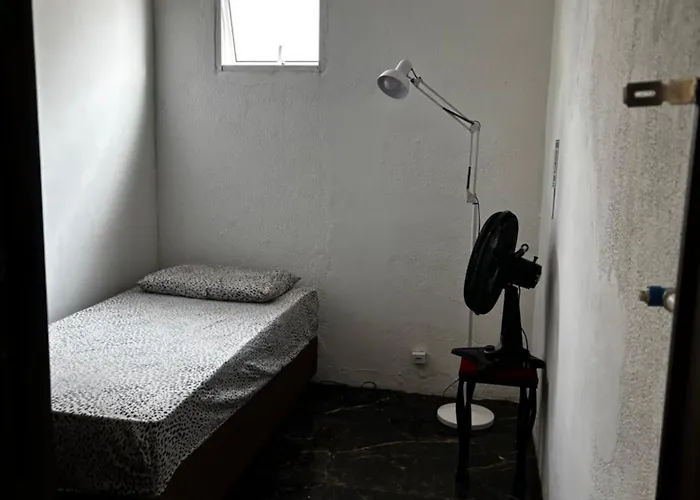 Quarto janelinha barão geraldo