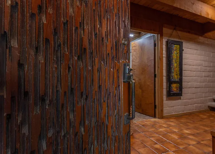 Tri-Level Mcm Masterpiece Redwoods Golf & Spa