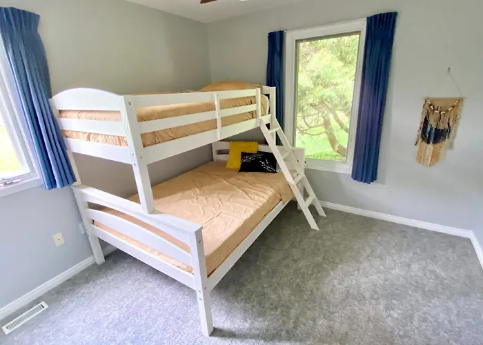 Lakefront Cottage W Grand Cabin Room