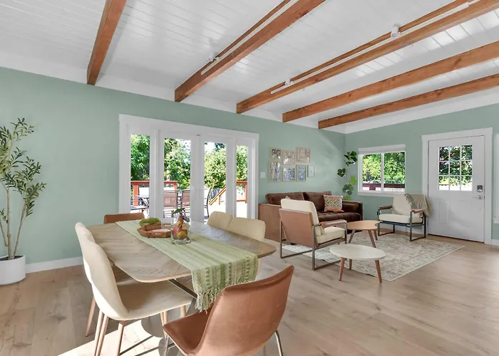 Modern Country Home Near Downtown & Bike Trail