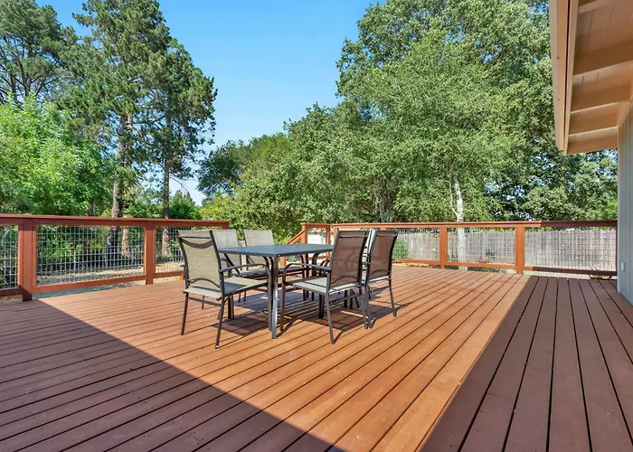 Modern Country Home Near Downtown & Bike Trail