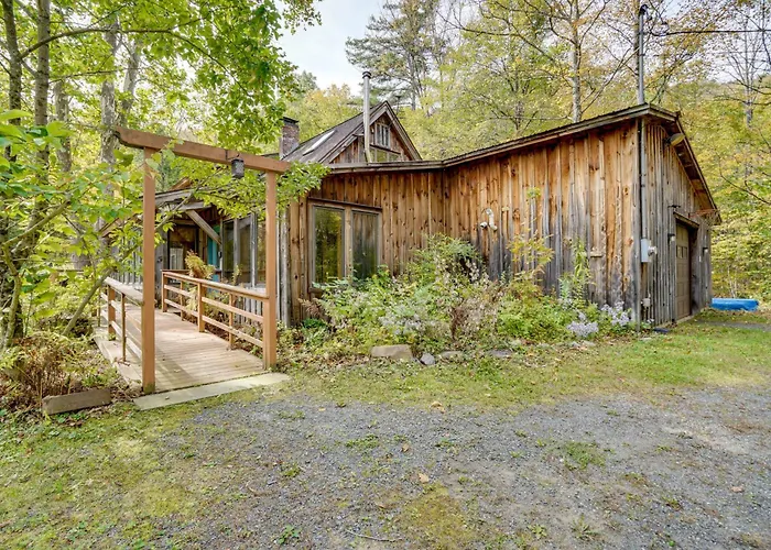 Secluded Family Getaway W/ On-Site Creek In Hawley
