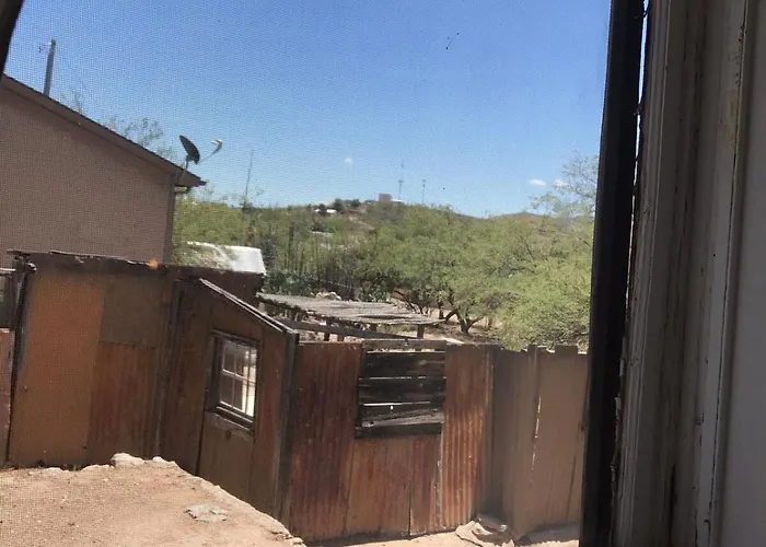 1900S Miner'S Cabin Behind Tombstone Brewery