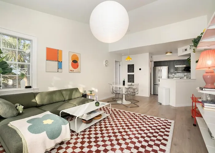 Modern Bauhaus Condo With Pool