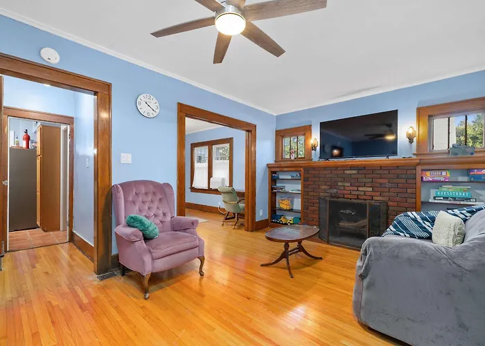 Historic 2 Bdr Across From Lakeside Park